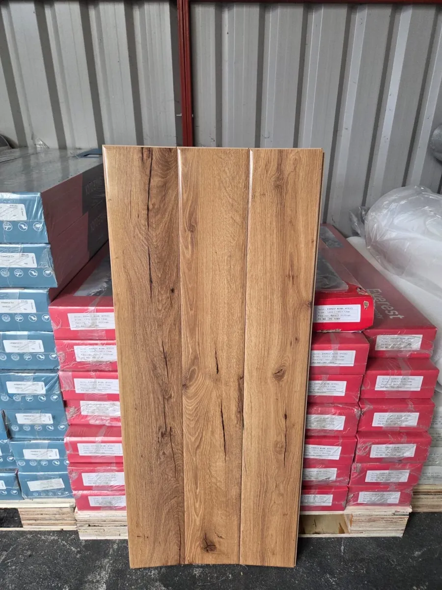 Laminated Flooring High Gloss 12mm - Image 1