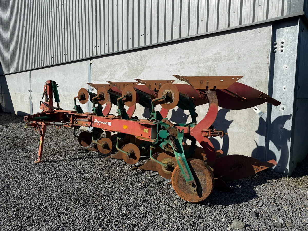 4 FURROW REVERSIBLE PLOUGH - Image 1