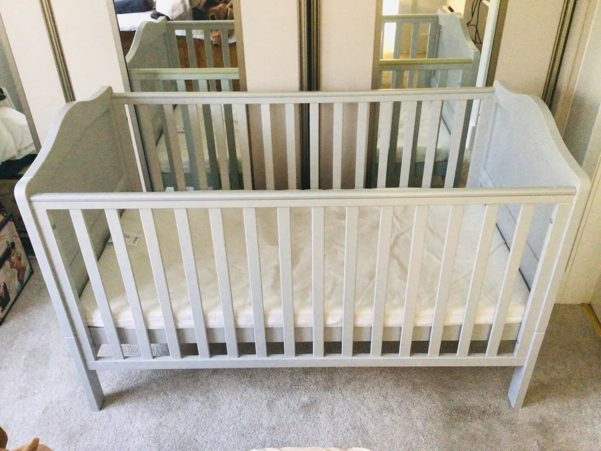 Nested Baby Cot - Image 1