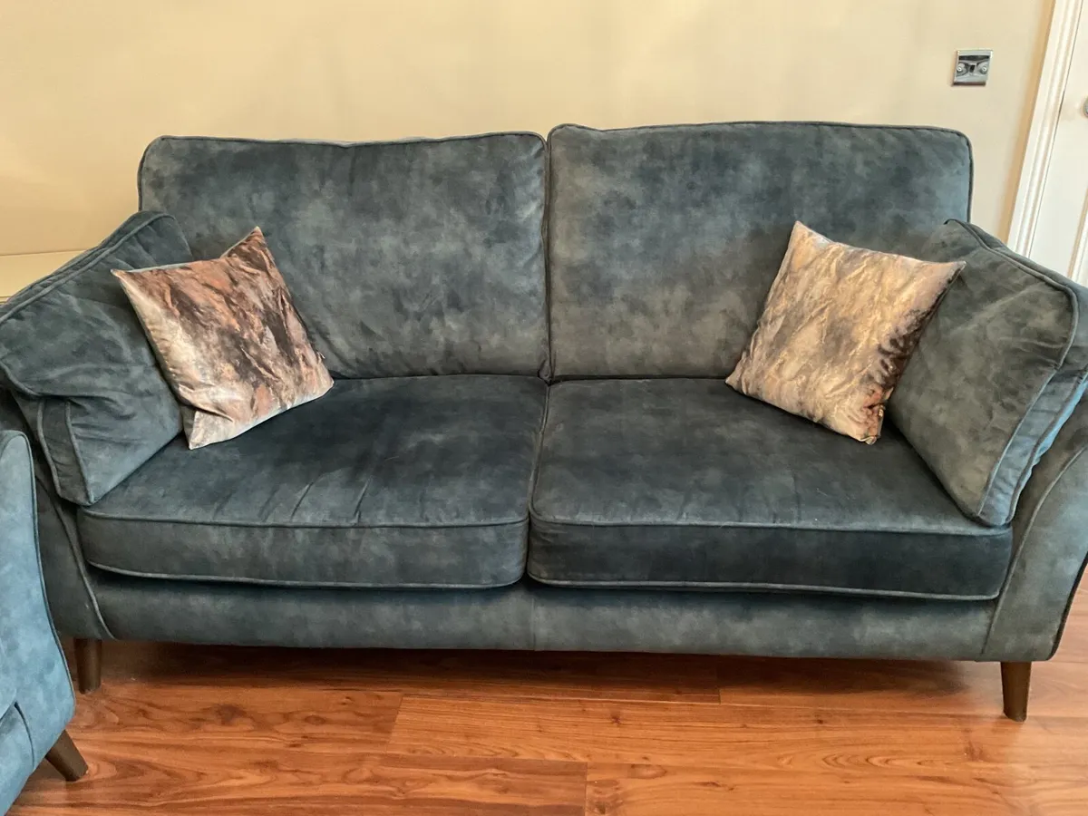 Stunning high End sofa suite two couches - Image 1