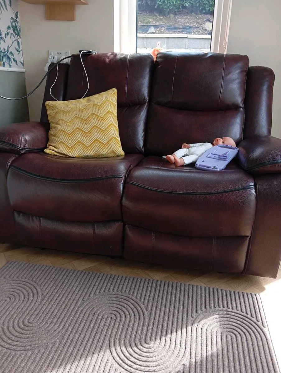 Leather suite - Image 1