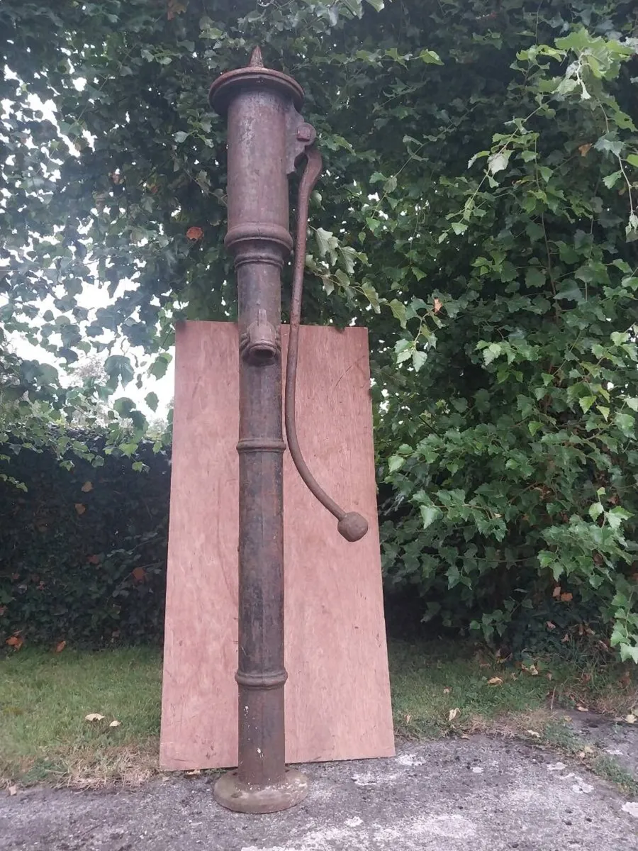 Old Colossal Village Pump 6ft Tall ! - Image 1