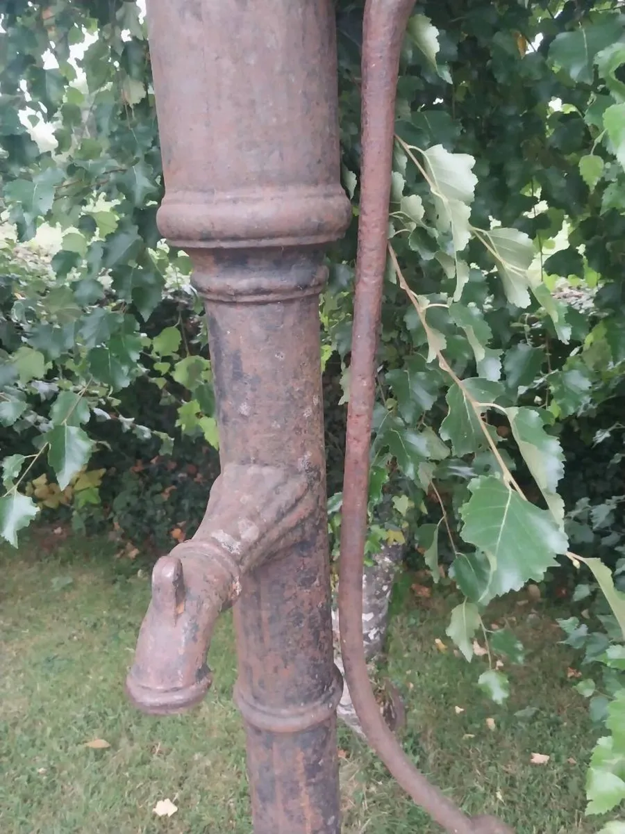 Old Colossal Village Pump 6ft Tall ! - Image 3