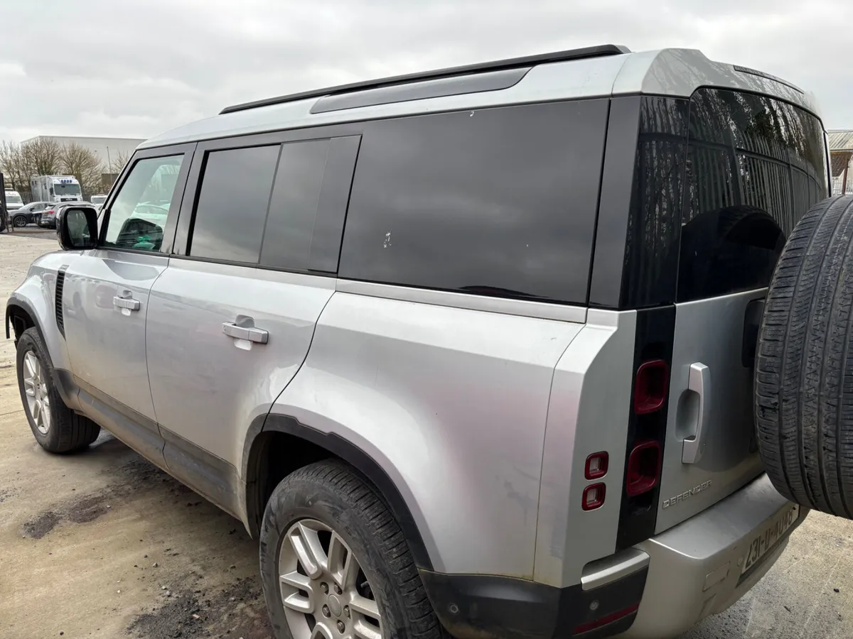 23 Defender 110 3.0 Hard Top 70km Drives - Image 3