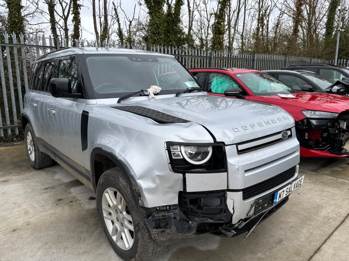 23 Defender 110 3.0 Hard Top 70km Drives - Image 2