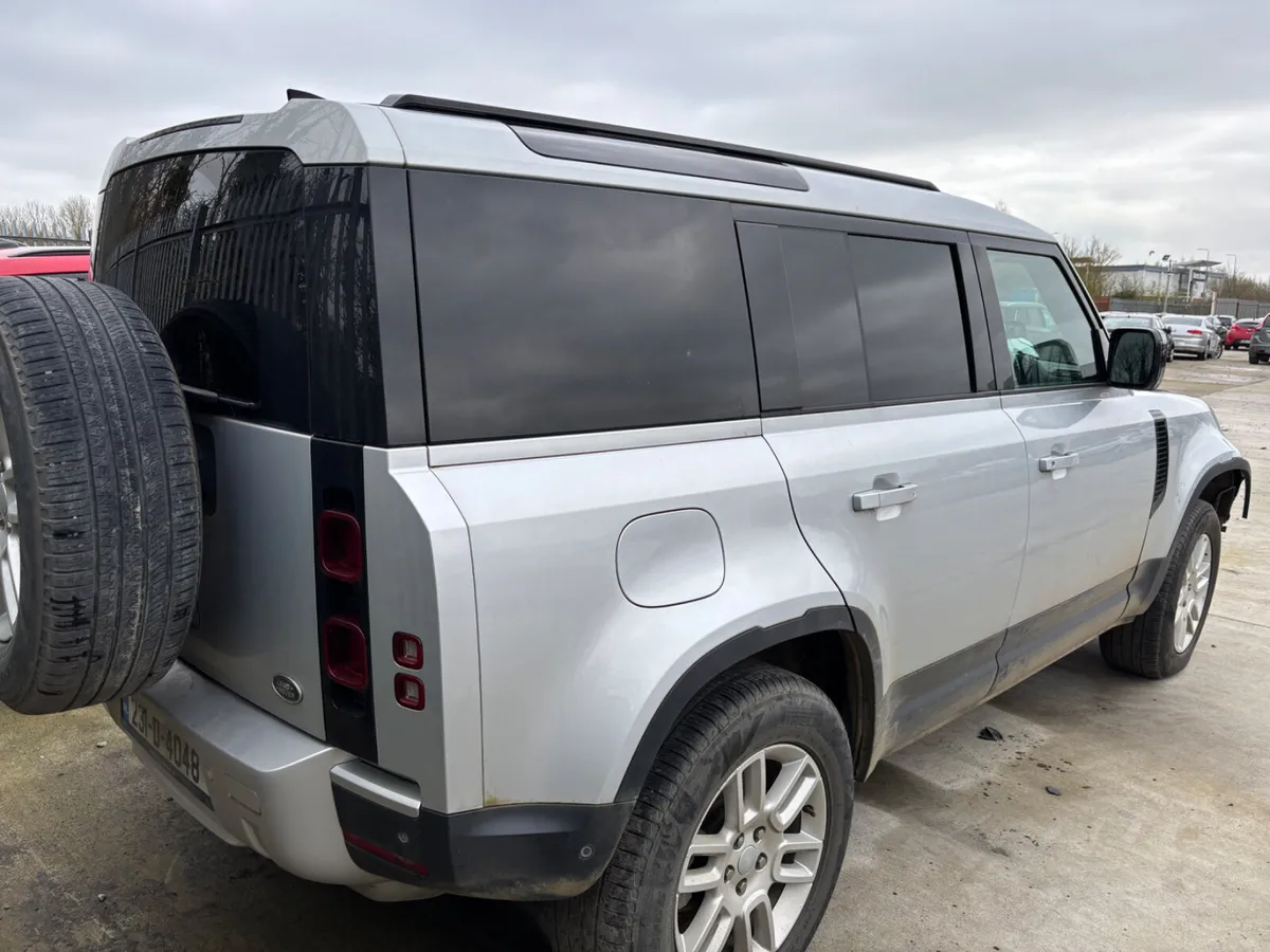 23 Defender 110 3.0 Hard Top 70km Drives - Image 4