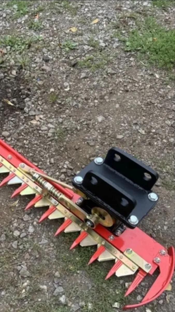 6FT MINI DIGGER HEDGECUTTER - Image 4