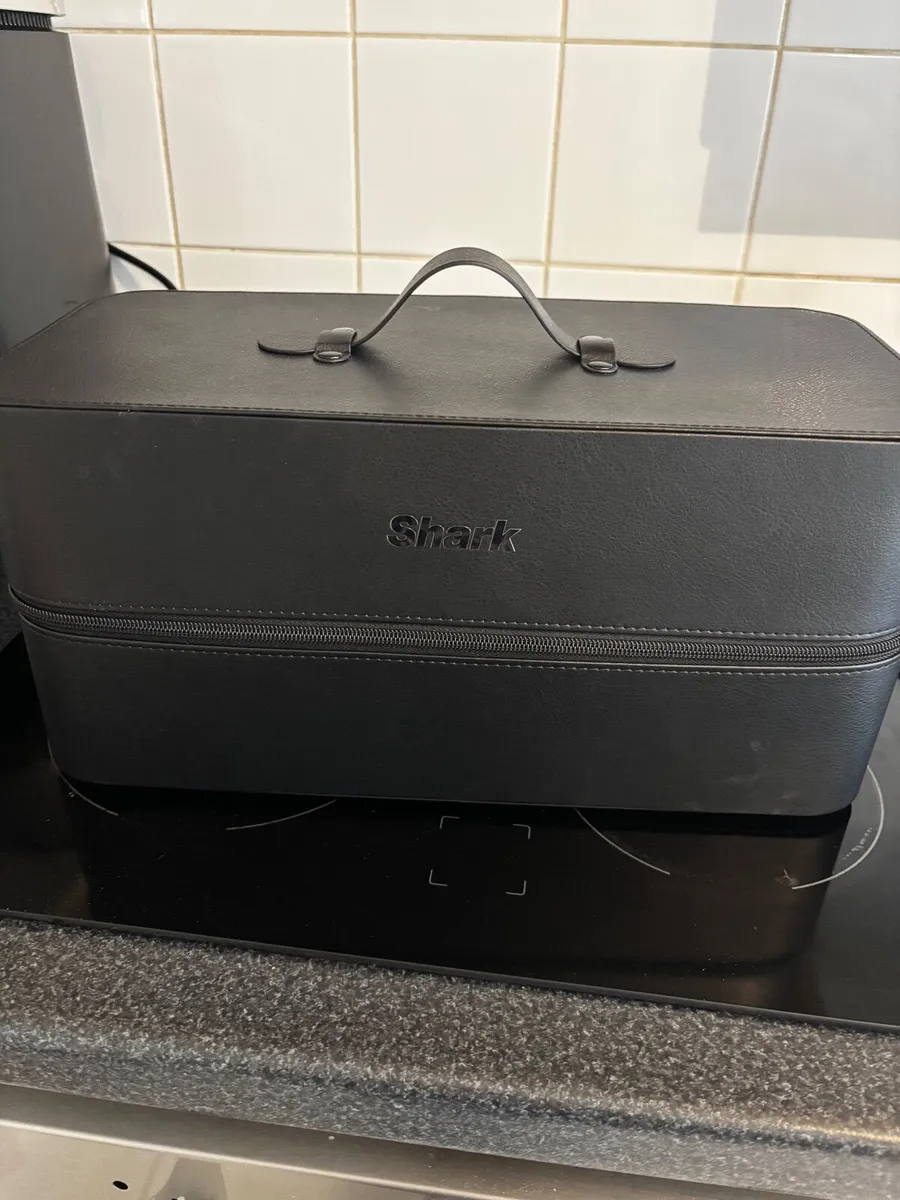 Shark hair dryer / curler - Image 3