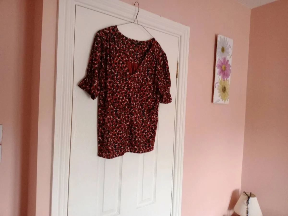 LADIES TOPS €4 EACH - Image 2