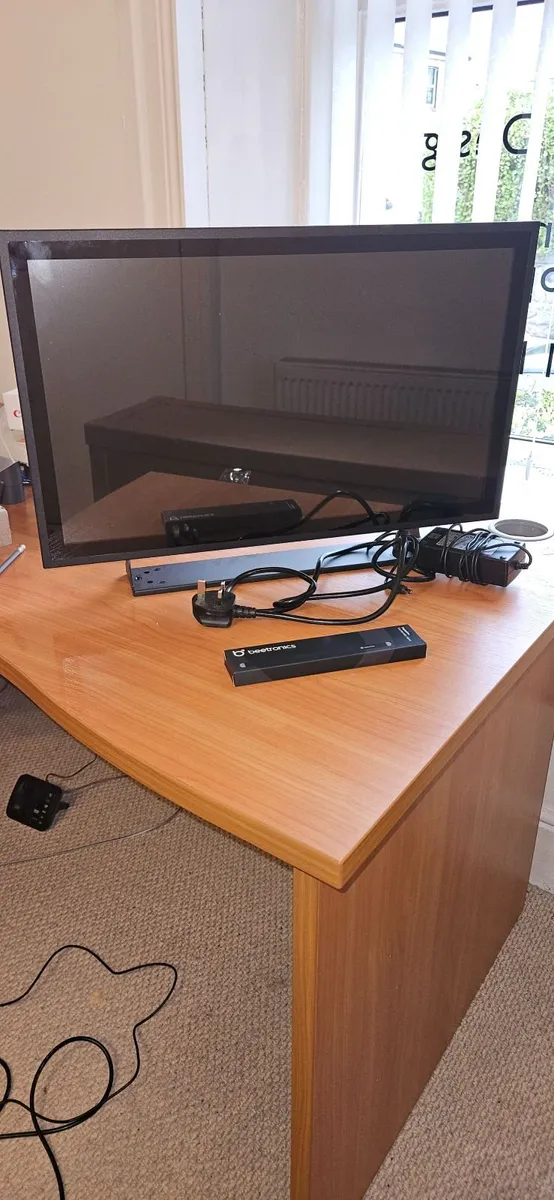 Beetronics 24 inch touch scree - Image 1