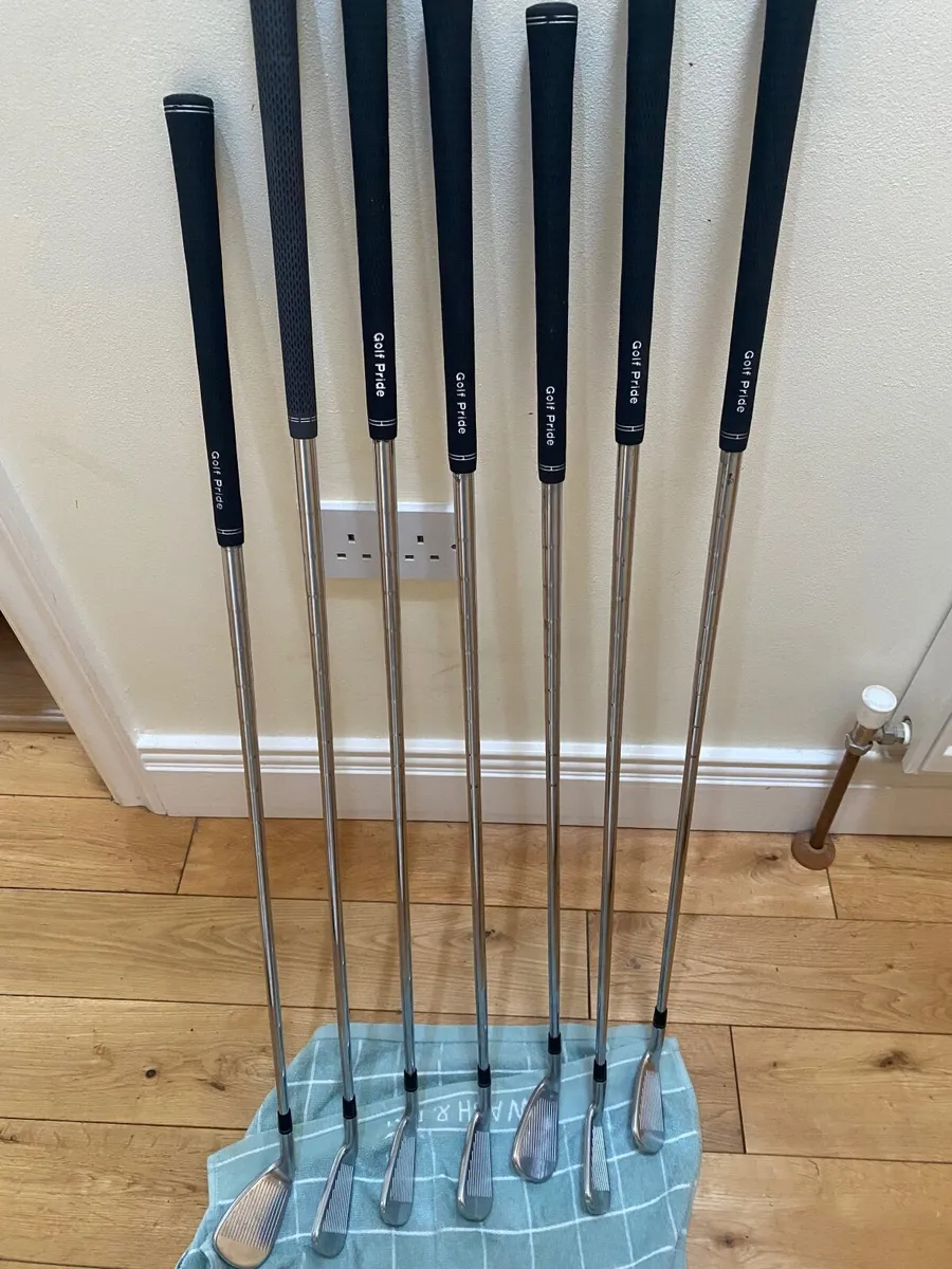 P790 golf irons (4 - PW) - Image 1