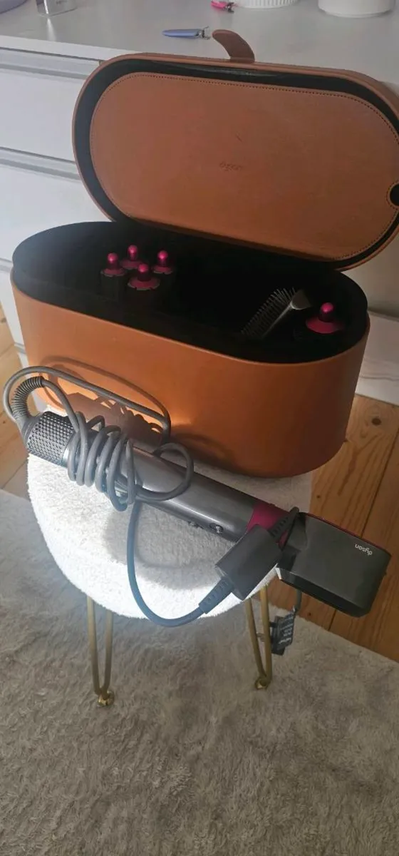 Dyson Air Wrap - Image 1