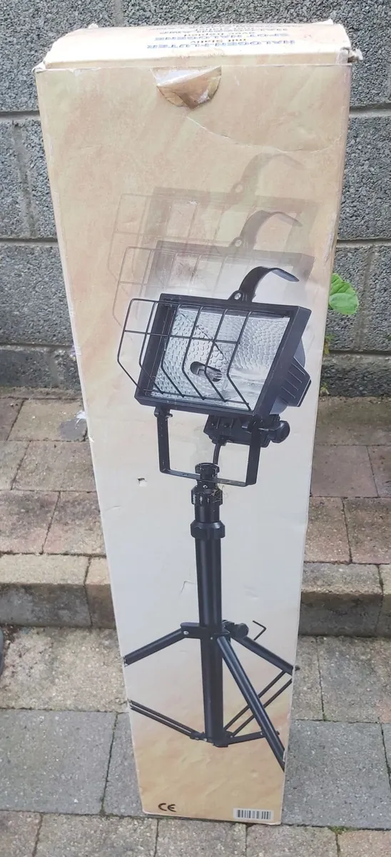 Work lights on tripods New - Image 2