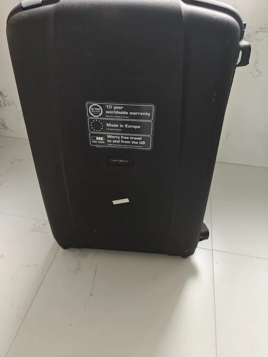 Large Samsonite suitcase (80 cm x 50 cm x 30 cm) - Image 1