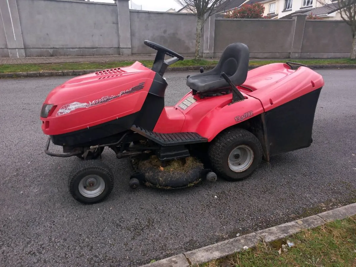 Ride on lawnmower - Image 1
