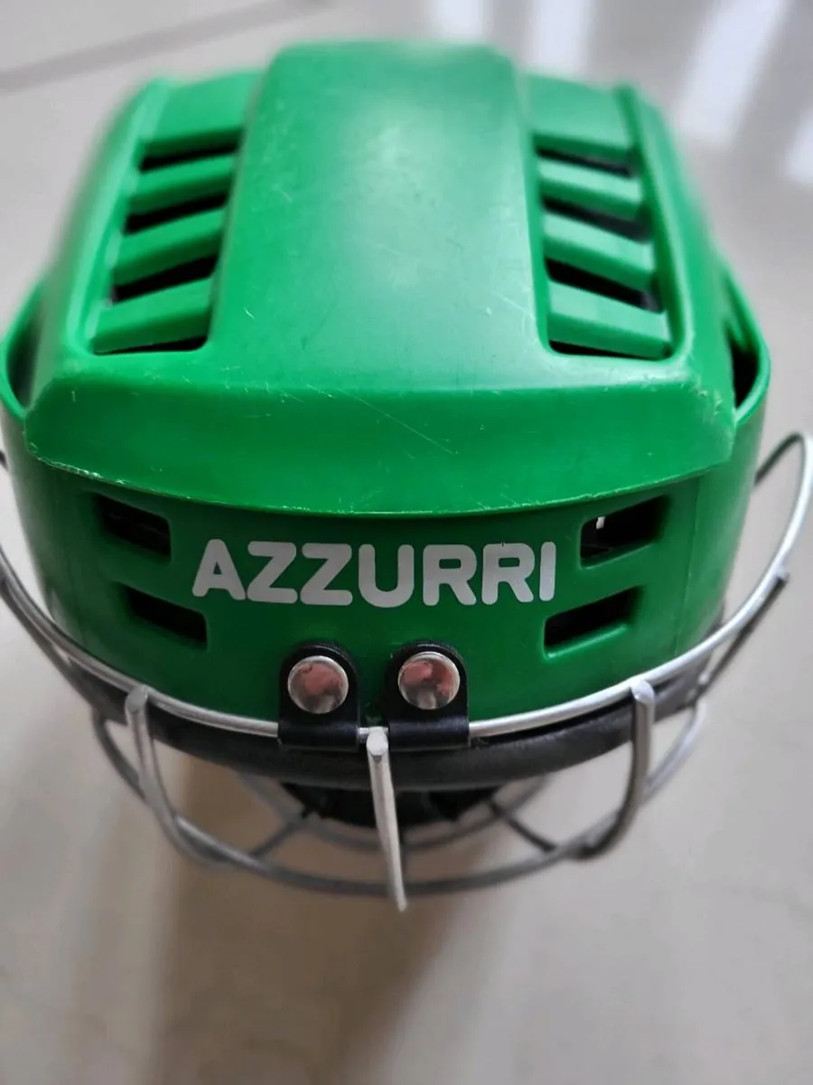 Hurling helmet - Image 1