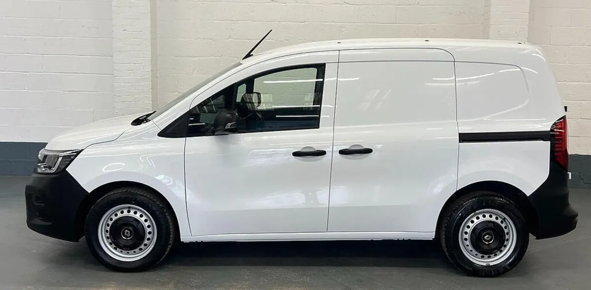 2022 Renault Kangoo Small Panel Van - Image 3
