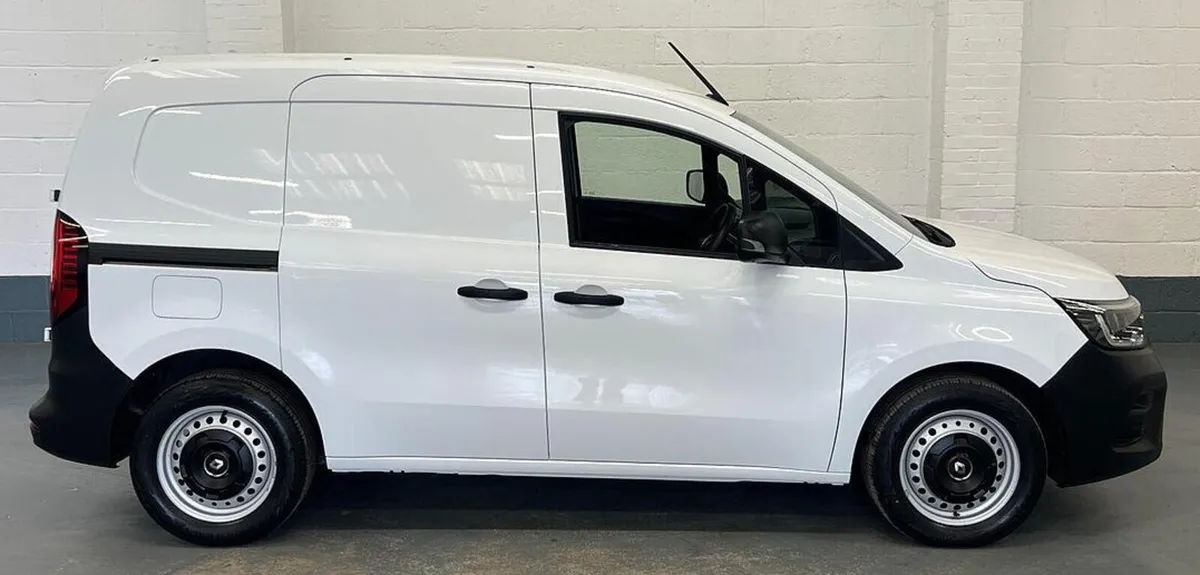 2022 Renault Kangoo Small Panel Van - Image 4