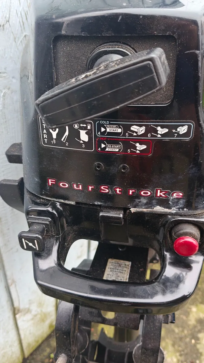 3.5hp Mercury outboard engine - Image 2