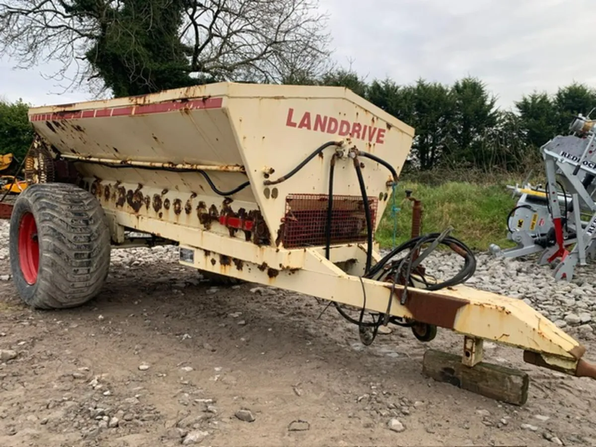 LAND DRIVE 6T LIME SPREADER :  11018811 - Image 4