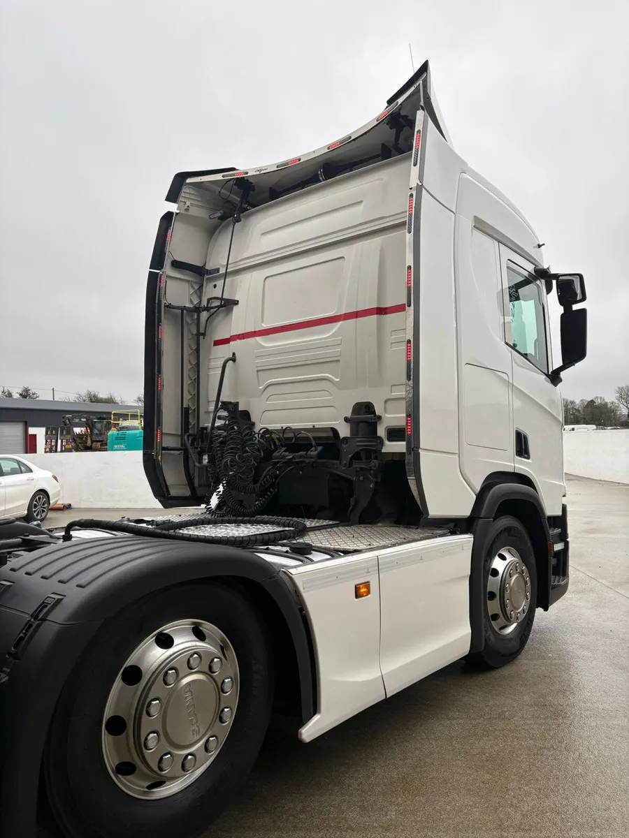 Scania R520 6X2 Tipping Gear - Image 2