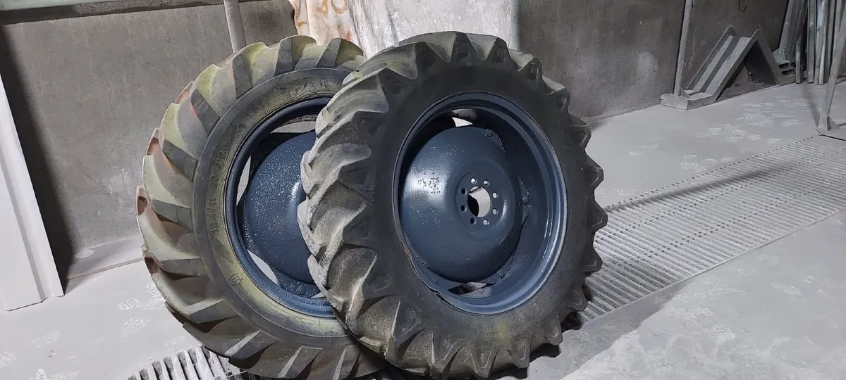 Tractor twin wheels - Image 1