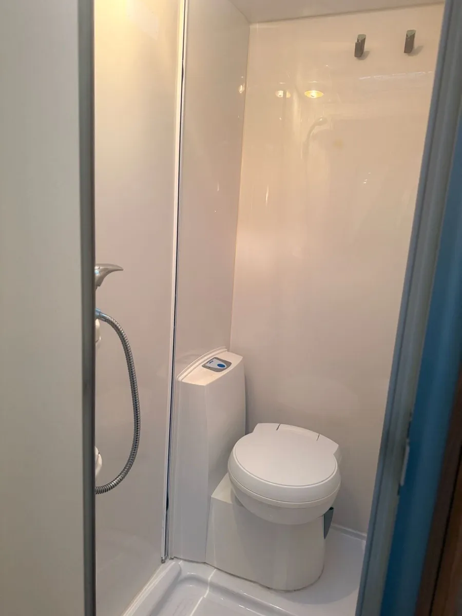 Swift Ace Caravan with Kampa 330 pro Awning - Image 3