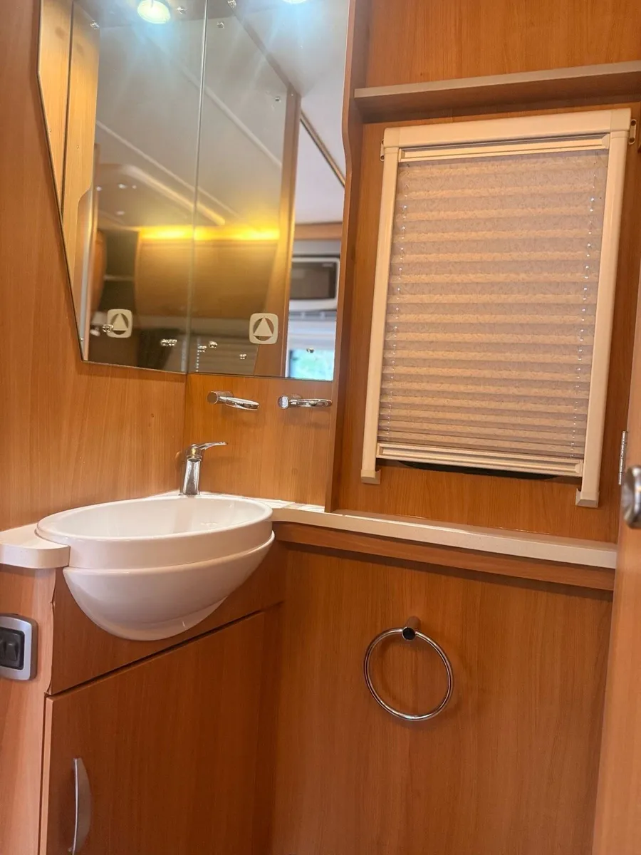 Swift Ace Caravan with Kampa 330 pro Awning - Image 4