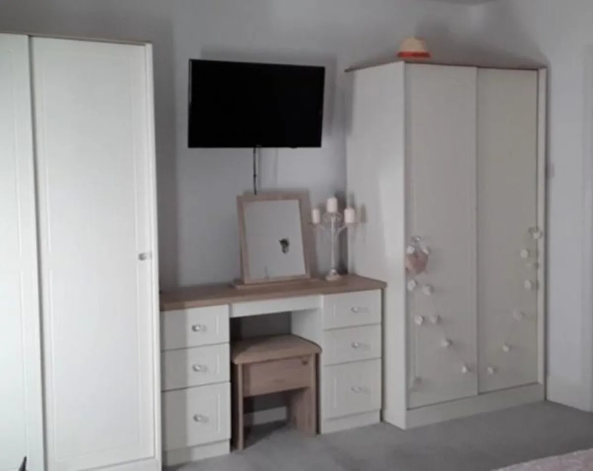 Wardrobe doors and panels - Image 3