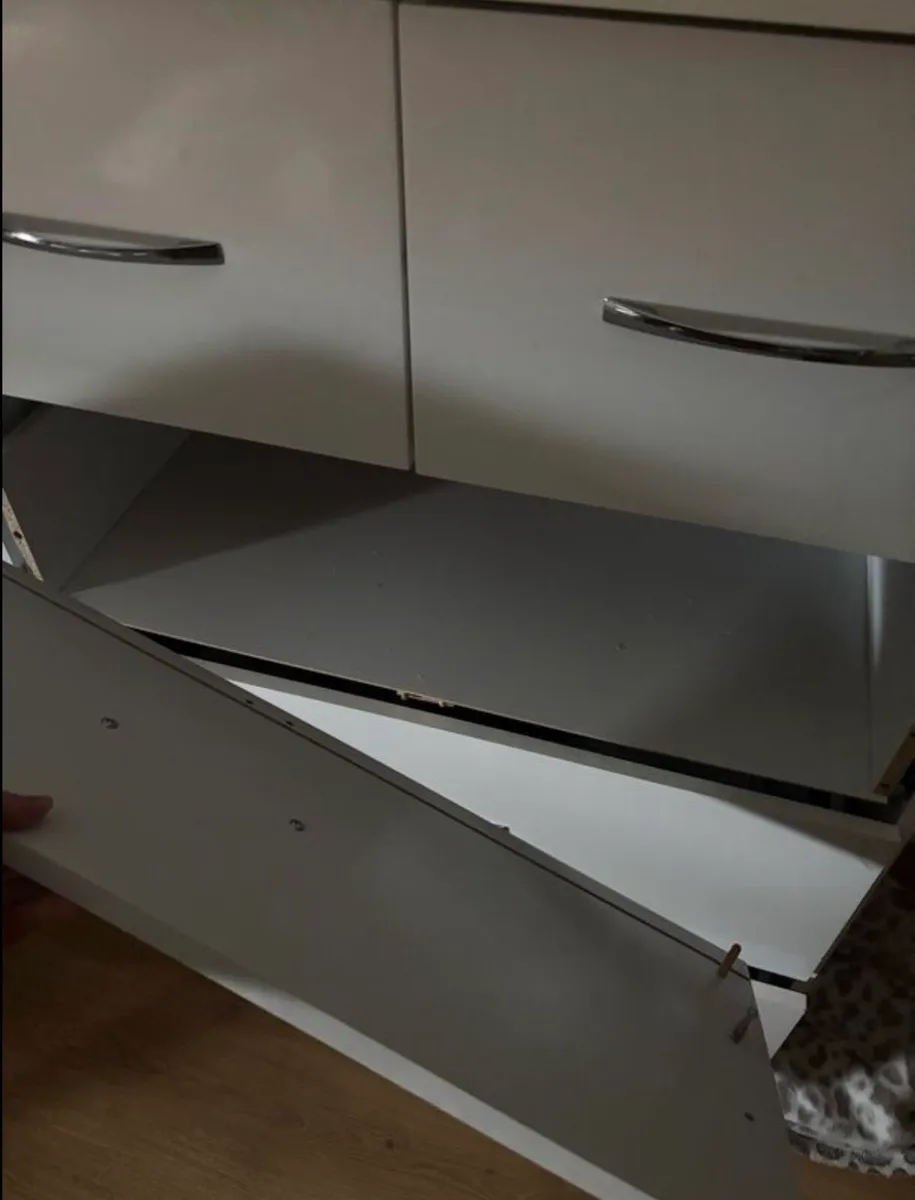 Chest of drawers - Image 2