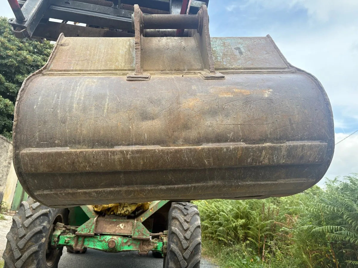 65mm 4ft Digging bucket & 18” Gummy bucket - Image 3