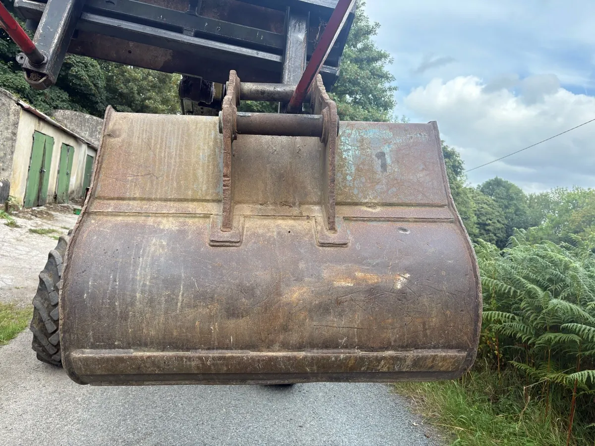 65mm 4ft Digging bucket & 18” Gummy bucket - Image 4