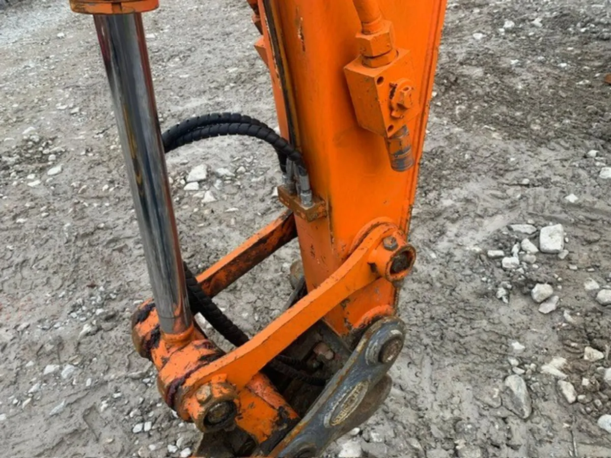 HITACHI ZAXIS 85USB DIGGER, 24" PADS : 11018939 - Image 3