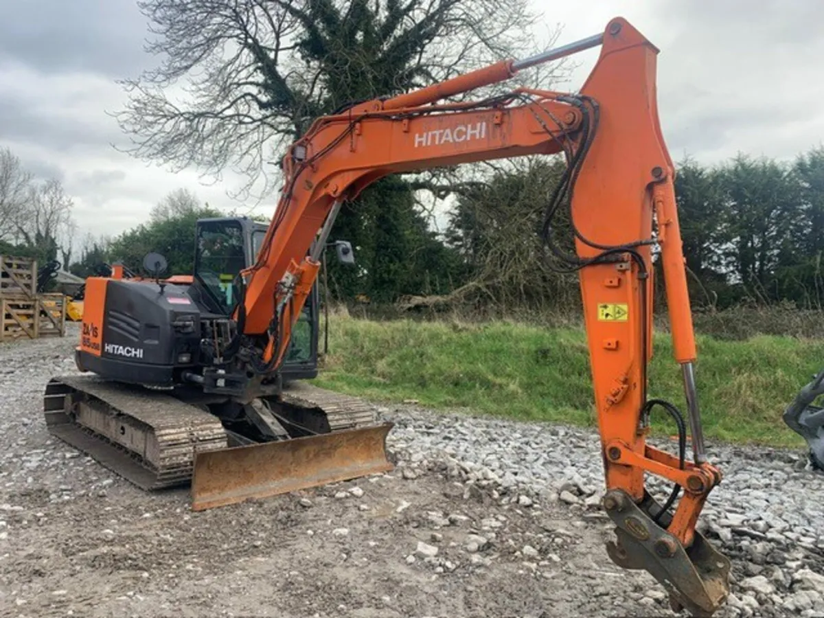 HITACHI ZAXIS 85USB DIGGER, 24" PADS : 11018939 - Image 1