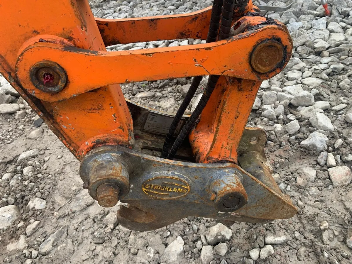 HITACHI ZAXIS 85USB DIGGER, 24" PADS : 11018939 - Image 4