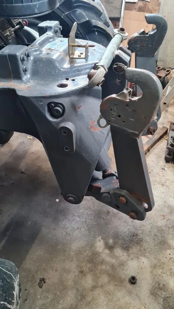 Massey Ferguson 2.8t Front linkage. - Image 3