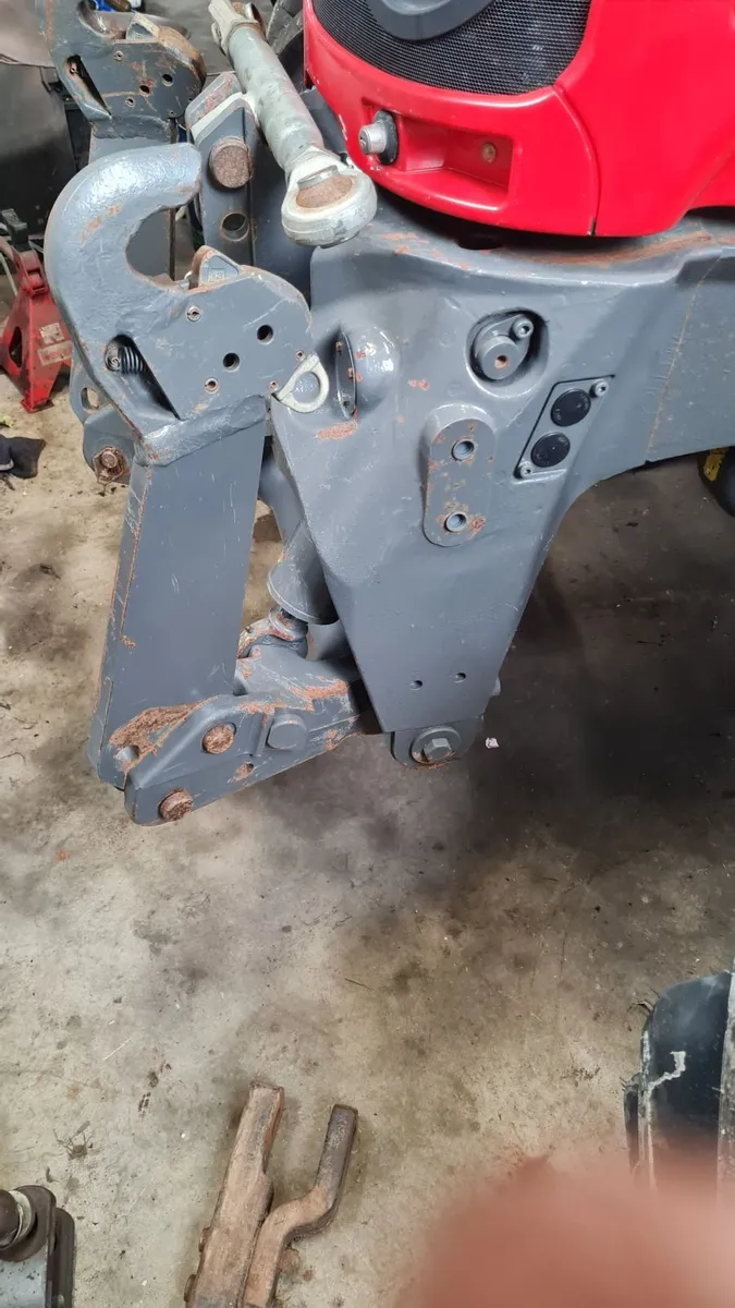 Massey Ferguson 2.8t Front linkage. - Image 4