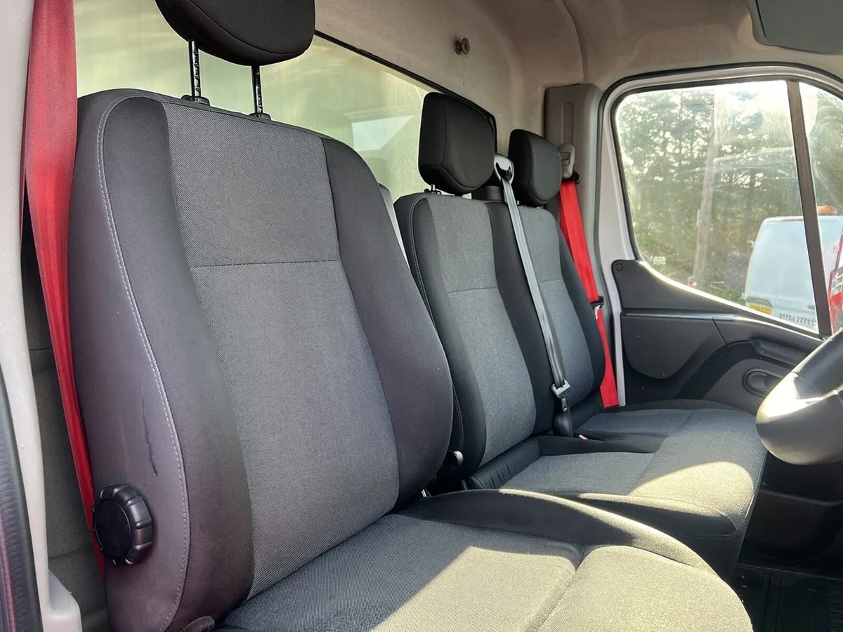 2022 Renault Master Curtain Sider Van - Image 3