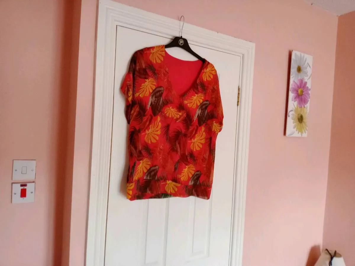 LADIES TOPS €4 EACH - Image 3