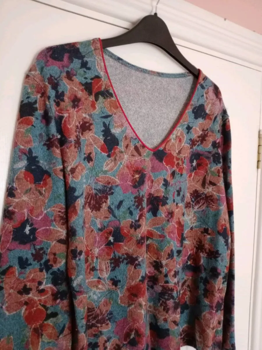 LADIES TOPS €4 EACH - Image 2