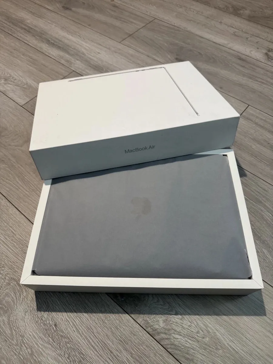 Apple MacBook Air 2024 15-inch M3, 16GB RAM - Image 2