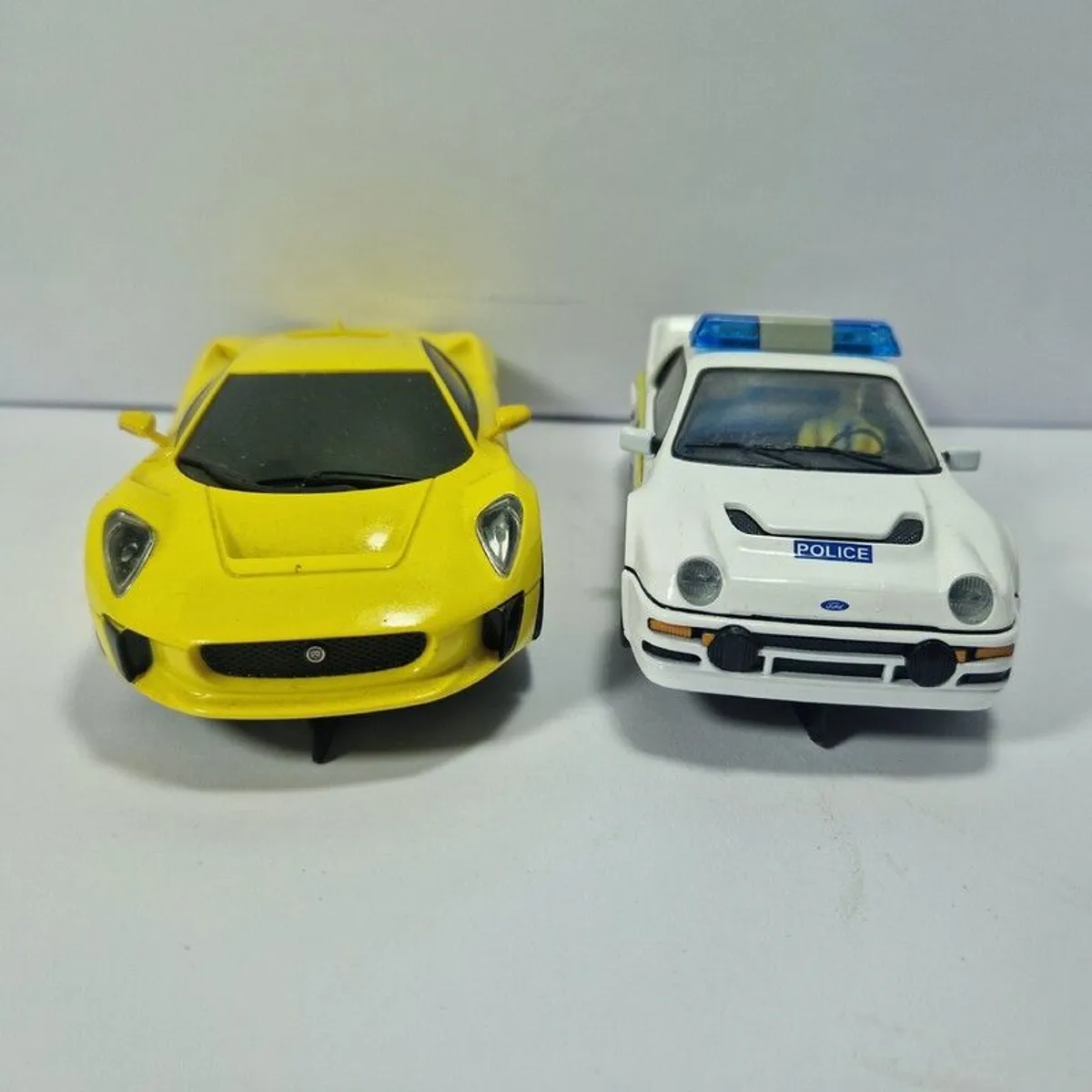 Scalextric Police Chase Twin Pack (Slot Car touring ) - Image 4