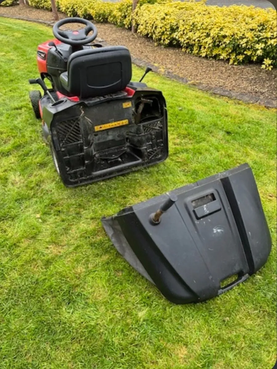 Ride on Lawn mower - Image 3