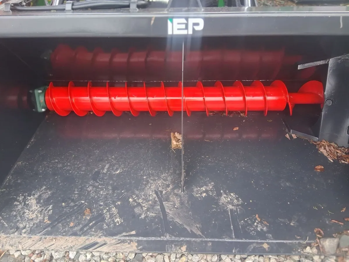 IEP Combo King 600 Feed Bucket - Image 1