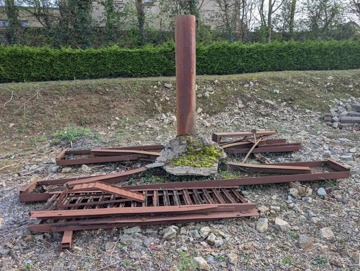 Old Car Garage Lift - Image 1