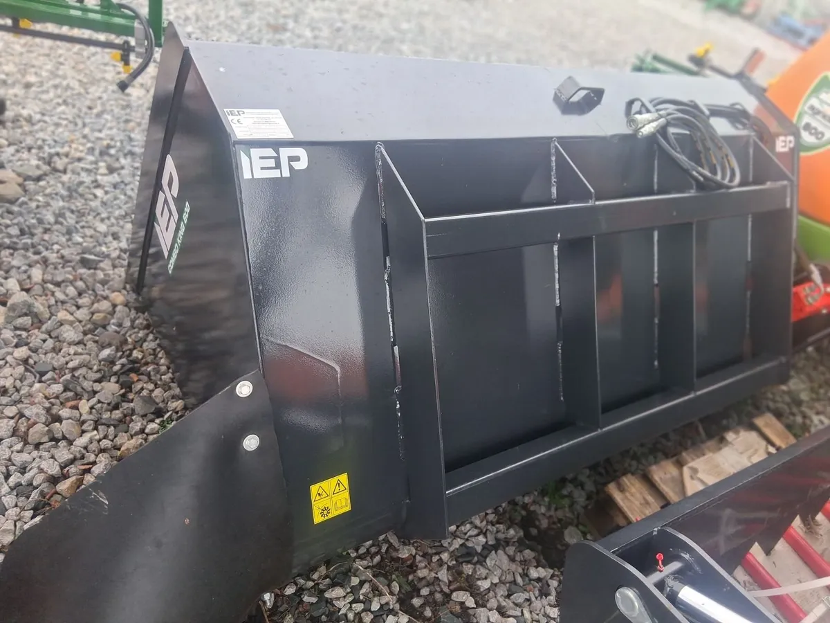 IEP Combo King 600 Feed Bucket - Image 2