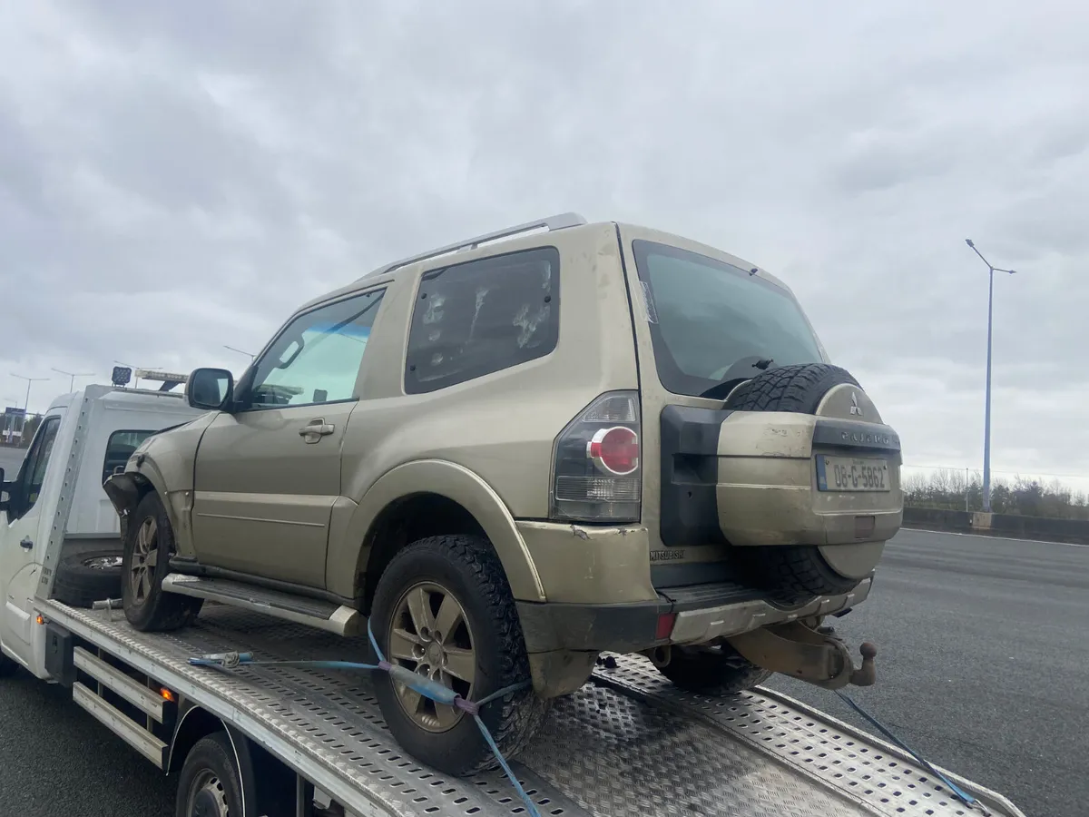 08 Mitsubishi pajero swb light damage - Image 4