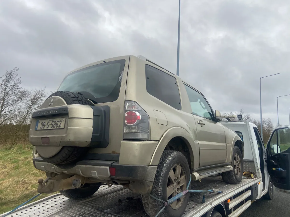 08 Mitsubishi pajero swb light damage - Image 3