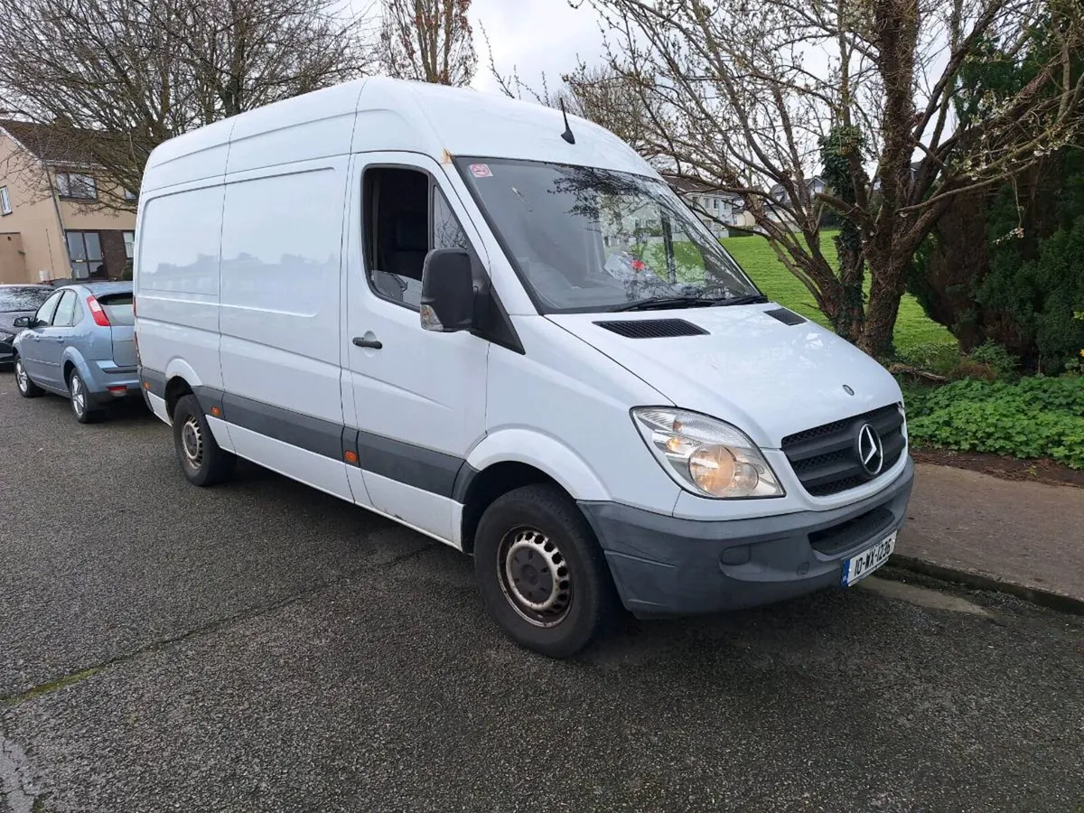 Mercedes benz sprinter doe'd and taxed - Image 1