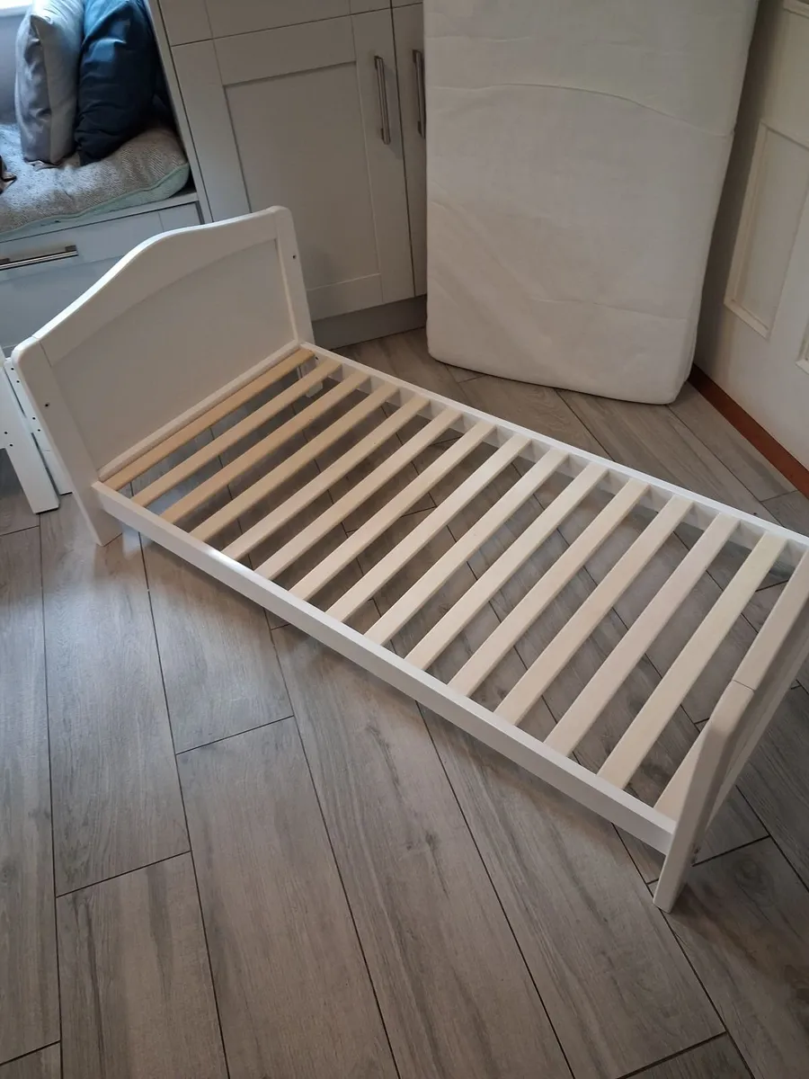 Cot bed - Image 1